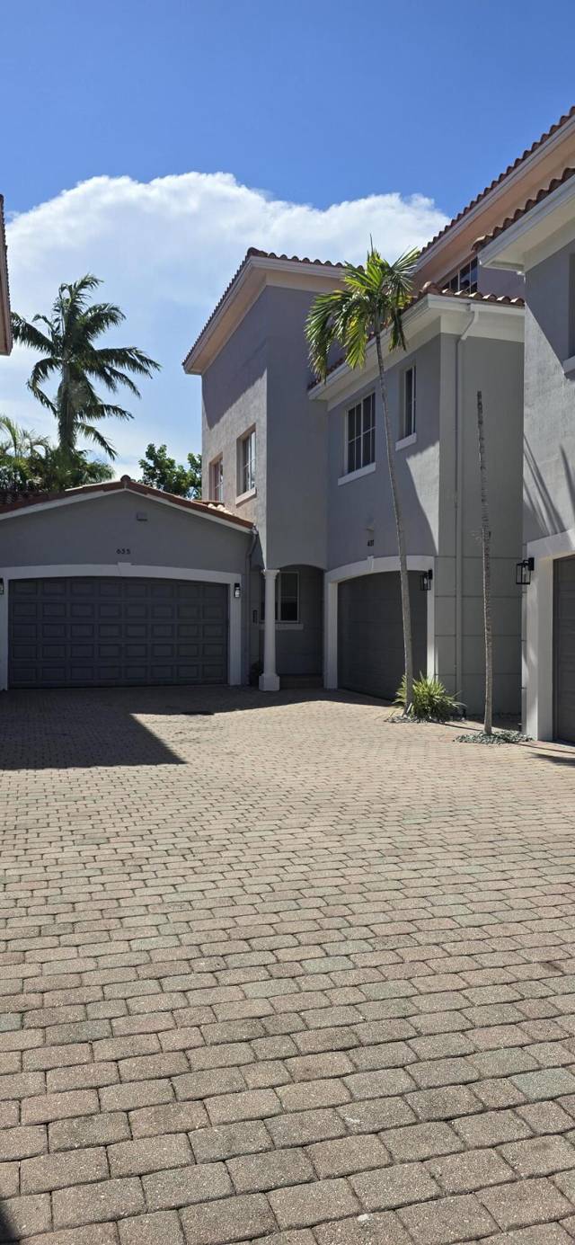 635 NE 11th Avenue