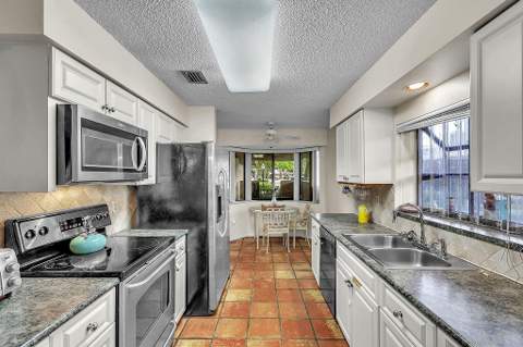 9420 Chelsea Drive, Plantation FL - photo 11 of 19