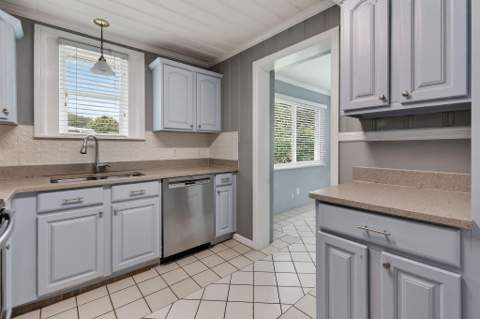 411 Evergreen Drive, Lake Park FL - photo 11 of 49