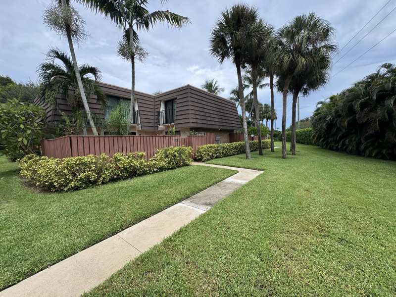 2 bedroom Townhouse at 1807 18th Court, Lakes At The Bluffs, Jupiter — photo 1