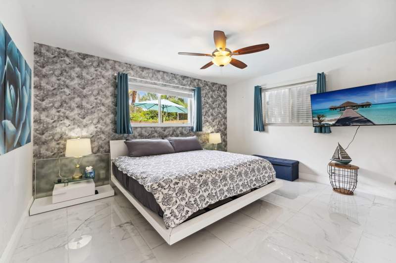 4 bedroom Single Family Residence at 1243 Garfield Street, Country Club Homes, Hollywood — photo 2
