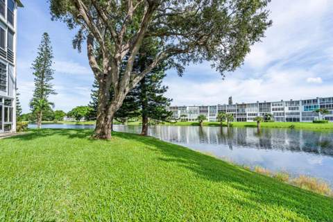 1038 Cambridge B, Deerfield Beach FL - photo 15 of 19