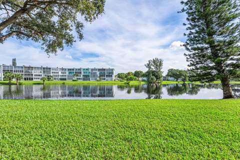 1038 Cambridge B, Deerfield Beach FL - photo 16 of 19