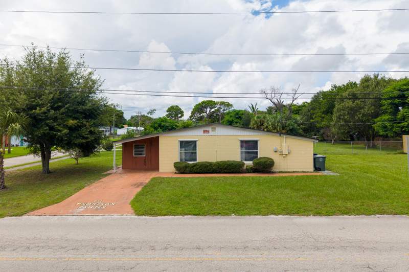 3 bedroom Single Family Residence at 2102 Avenue P, Southern Pines, Fort Pierce — photo 3