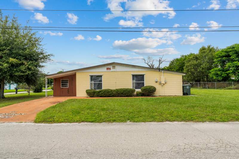 3 bedroom Single Family Residence at 2102 Avenue P, Southern Pines, Fort Pierce — photo 2
