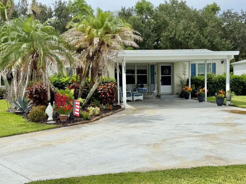 2 bedroom Manufactured Home at 2804 Nine Iron Drive, The Links At Savanna Club, Port St. Lucie — photo 2