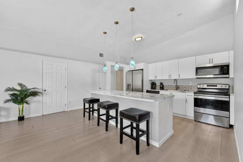 4 bedroom Single Family Residence at 910 NW 17th Avenue, Lincoln Park Fifth Add, Fort Lauderdale — photo 1