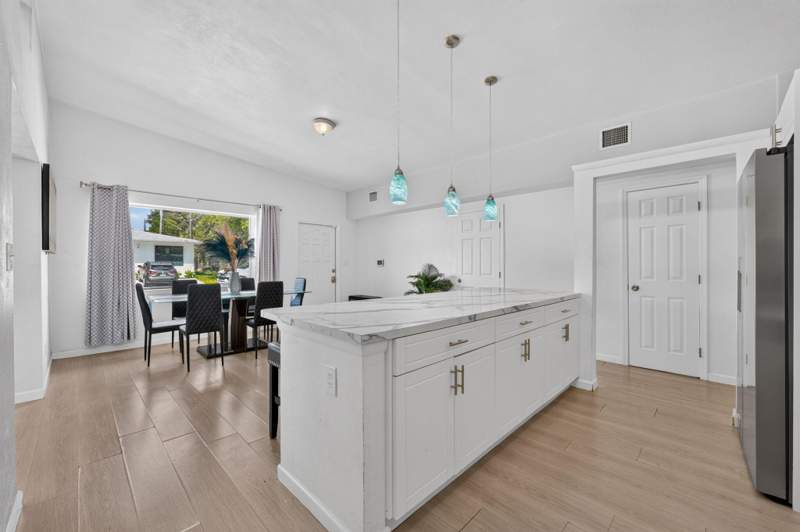 4 bedroom Single Family Residence at 910 NW 17th Avenue, Lincoln Park Fifth Add, Fort Lauderdale — photo 5