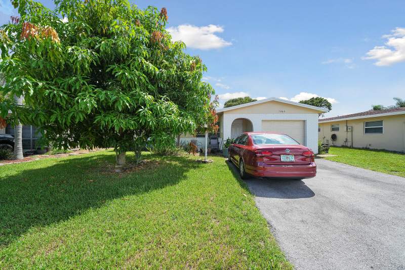 2 bedroom Single Family Residence at 1060 NW 49th Court, Crystal Lake 4th Sec, Deerfield Beach — photo 3