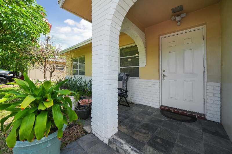 2 bedroom Single Family Residence at 1060 NW 49th Court, Crystal Lake 4th Sec, Deerfield Beach — photo 1