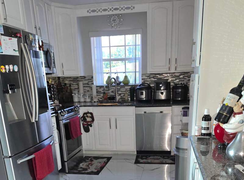 3 bedroom Single Family Residence at 6521 Harding Street, Driftwood Plaza, Hollywood — photo 5