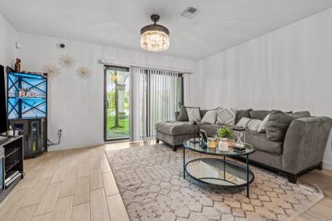 5031 Genove Place, Riviera Beach FL - photo 16 of 38
