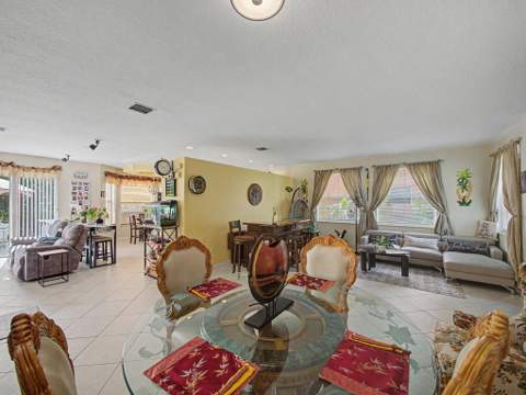 2745 Misty Oaks Circle, Royal Palm Beach FL - photo 7 of 34