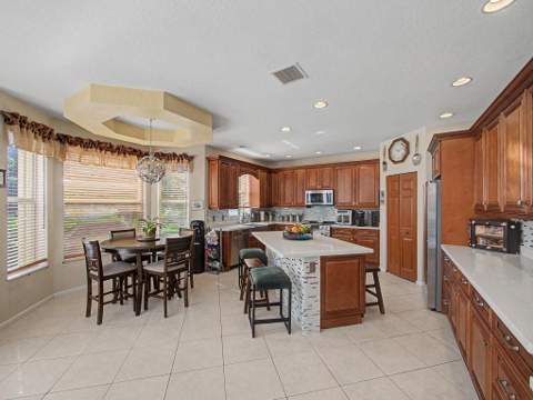 2745 Misty Oaks Circle, Royal Palm Beach FL - photo 10 of 34
