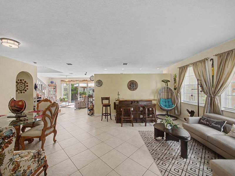 3 bedroom Single Family Residence at 2745 Misty Oaks Circle, Madison Green 1 Pars F And J, Royal Palm Beach — photo 4