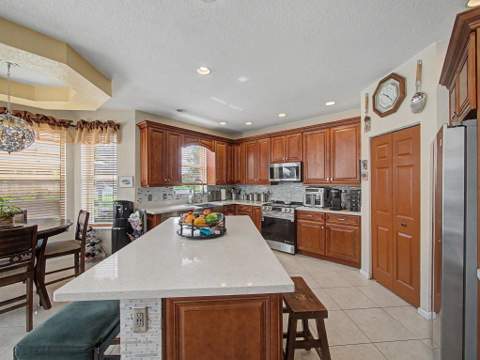 2745 Misty Oaks Circle, Royal Palm Beach FL - photo 13 of 34