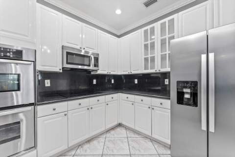 16363 Segovia Circle, Pembroke Pines FL - photo 16 of 65