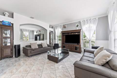 16363 Segovia Circle, Pembroke Pines FL - photo 21 of 65
