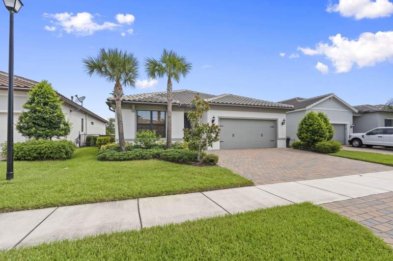4 bedroom Single Family Residence at 535 SE Villandry Way, Veranda Gardens East Phase 4, Port St. Lucie — photo 2