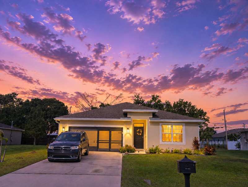 4 bedroom Single Family Residence at 1017 SW Longfellow Road, Port St Lucie Section 12, Port St. Lucie — photo 1