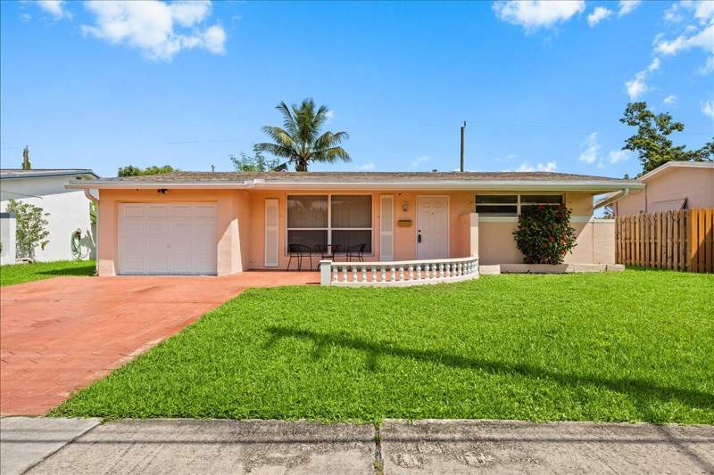 3 bedroom Single Family Residence at 8407 NW 25th Court, Sunrise Golf Village Sec 20, Sunrise — photo 3