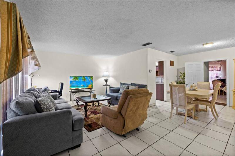 3 bedroom Single Family Residence at 8407 NW 25th Court, Sunrise Golf Village Sec 20, Sunrise — photo 5