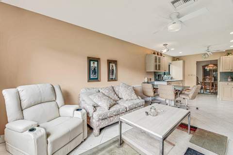 10301 Greenbriar Court, Boca Raton FL - photo 16 of 49