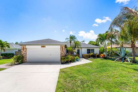 140 Arrowhead Circle, home for sale in Jupiter 33458