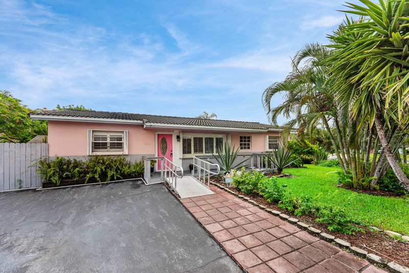 4 bedroom Single Family Residence at 1010 SW 6th Avenue, Commonwealth Park Sec 1, Deerfield Beach — photo 1