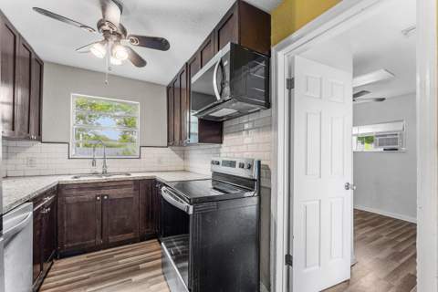 1010 SW 6th Avenue, Deerfield Beach FL - photo 10 of 32