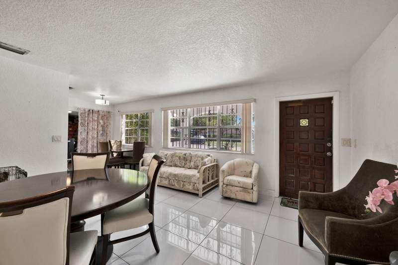 4 bedroom Single Family Residence at 406 SW 15th Terrace, Carver Park, Delray Beach — photo 2
