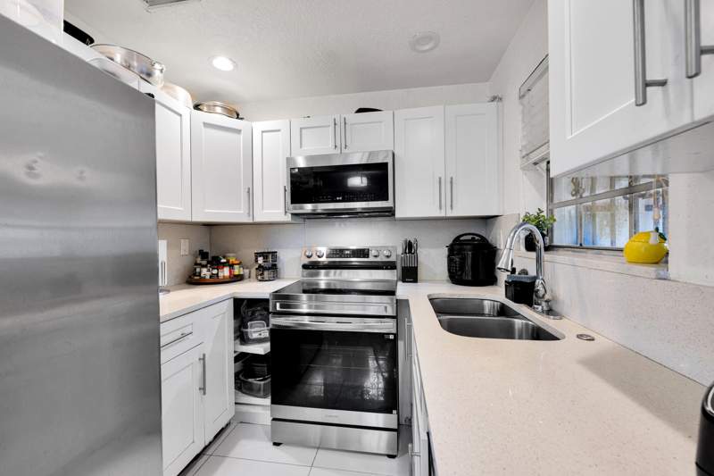 4 bedroom Single Family Residence at 406 SW 15th Terrace, Carver Park, Delray Beach — photo 4