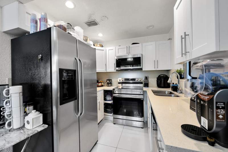 4 bedroom Single Family Residence at 406 SW 15th Terrace, Carver Park, Delray Beach — photo 5