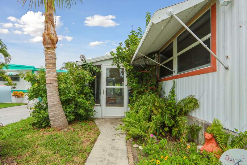 2 bedroom Stock Cooperative at 4752 NE Blue Heron Lane, Blue Heron Mobile Home Park Co-Op, Jensen Beach — photo 5