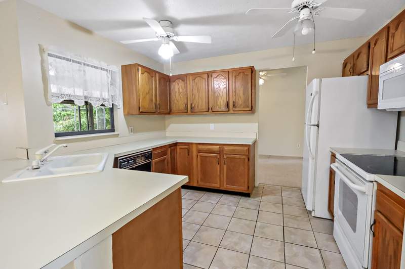 3 bedroom Single Family Residence at 878 SW McComb Avenue, Port St Lucie Section 21, Port St. Lucie — photo 3