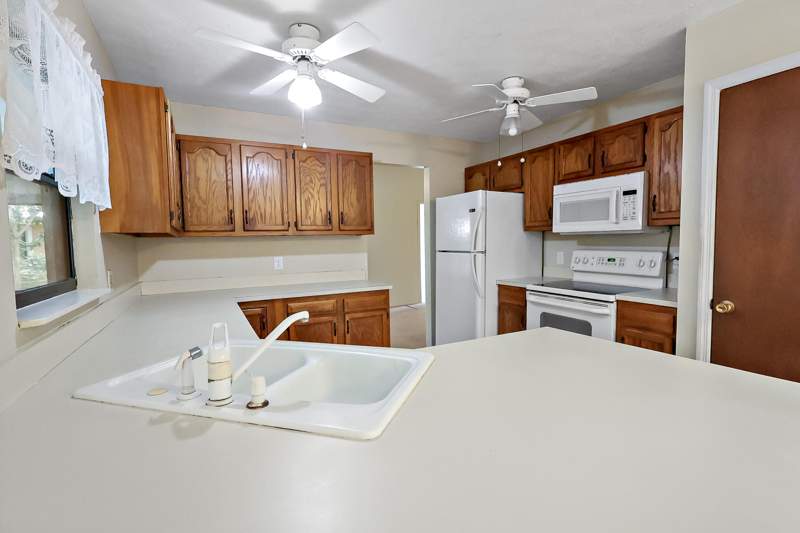 3 bedroom Single Family Residence at 878 SW McComb Avenue, Port St Lucie Section 21, Port St. Lucie — photo 4