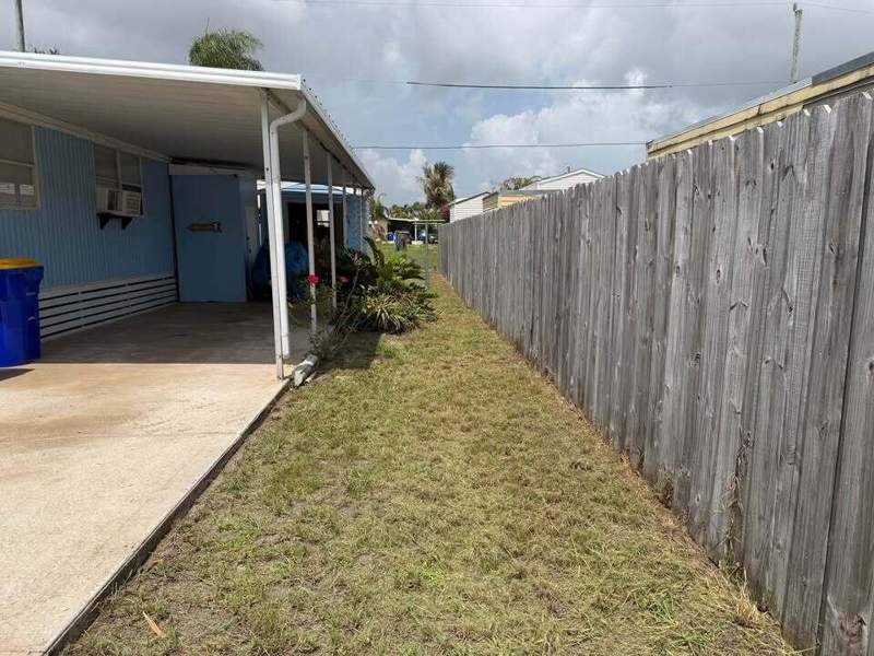 2 bedroom Mobile Home at 8364 SE Sandy Lane, Ridgeway, Hobe Sound — photo 3