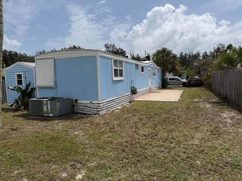 2 bedroom Mobile Home at 8364 SE Sandy Lane, Ridgeway, Hobe Sound — photo 4