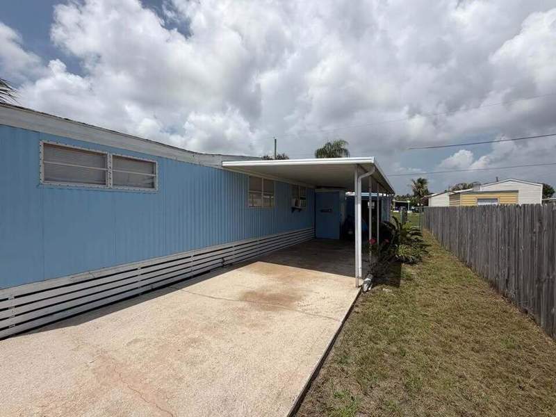 2 bedroom Mobile Home at 8364 SE Sandy Lane, Ridgeway, Hobe Sound — photo 5