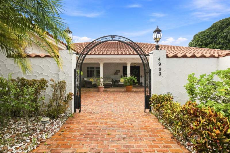 4 bedroom Single Family Residence at 4903 Woodlands Boulevard, Woodlands Sec Four, Tamarac — photo 4