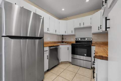 706 Sunny Pine Way #E2, Greenacres FL - photo 8 of 20