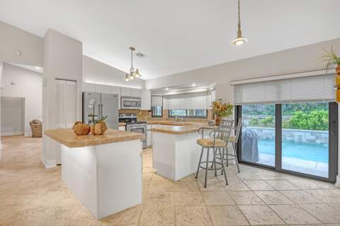 2156 Amesbury Circle, Wellington FL - photo 18 of 45