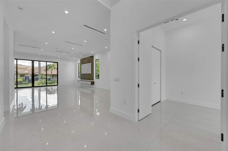 3 bedroom Single Family Residence at 656 NW 21st Street, Curva Del Rio Add, Fort Lauderdale — photo 2