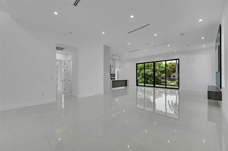3 bedroom Single Family Residence at 656 NW 21st Street, Curva Del Rio Add, Fort Lauderdale — photo 4