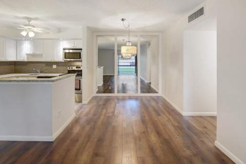 7801 Ashmont Circle #104, Tamarac FL - photo 6 of 31