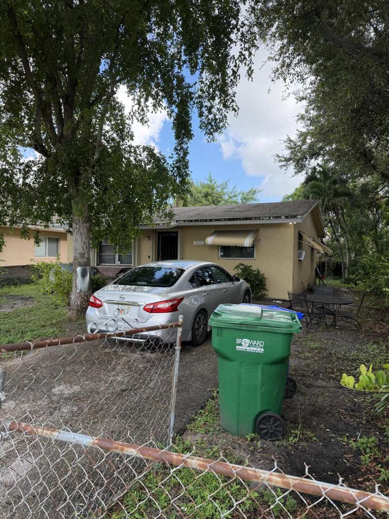 2 bedroom Single Family Residence at 2605 NW 14th Street, Washington Park Fourth Add, Fort Lauderdale — photo 1