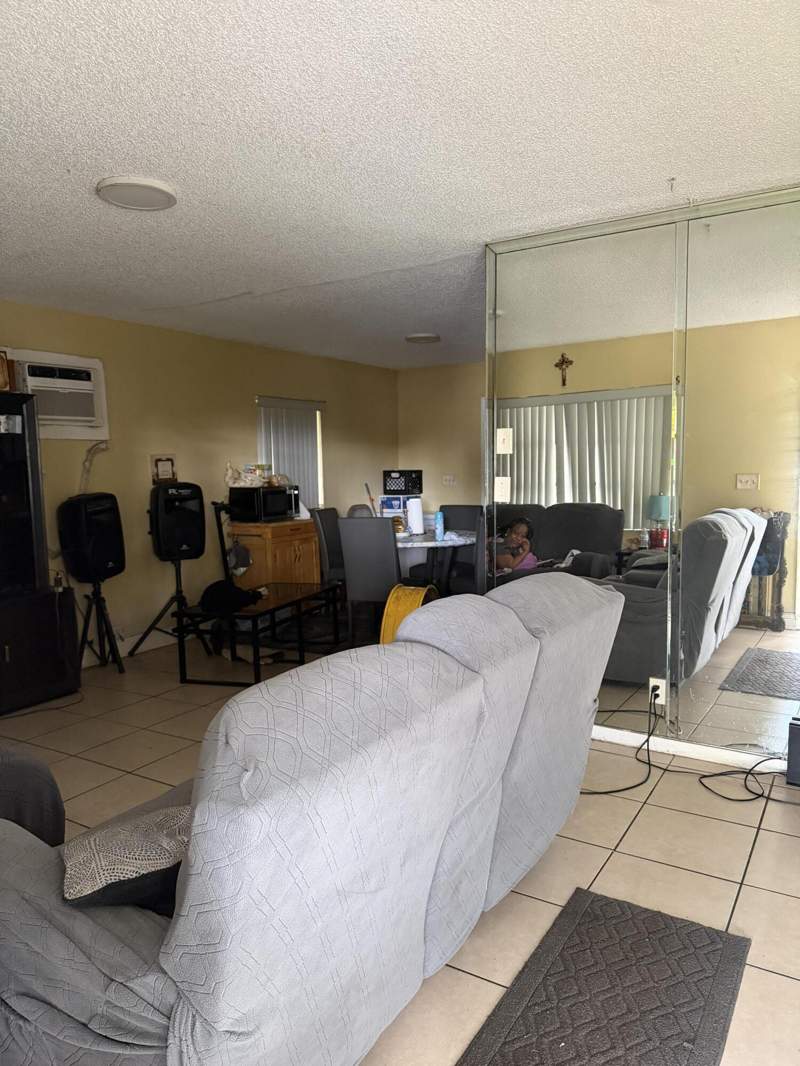 2 bedroom Single Family Residence at 2605 NW 14th Street, Washington Park Fourth Add, Fort Lauderdale — photo 2