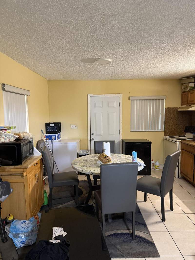 2 bedroom Single Family Residence at 2605 NW 14th Street, Washington Park Fourth Add, Fort Lauderdale — photo 3