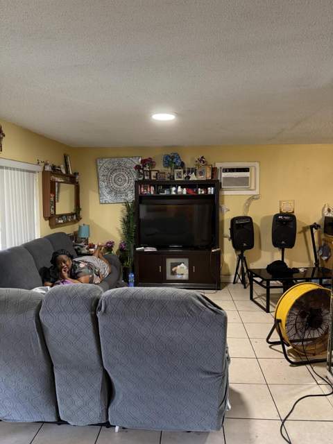 2605 NW 14th Street, Fort Lauderdale FL - photo 10 of 16