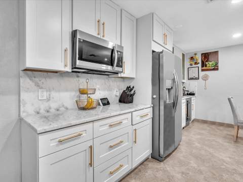 905 SE 13th Court, Deerfield Beach FL - photo 11 of 42